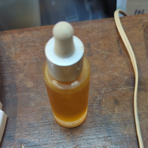 RMS Beauty Oil - Picture 2 of 2